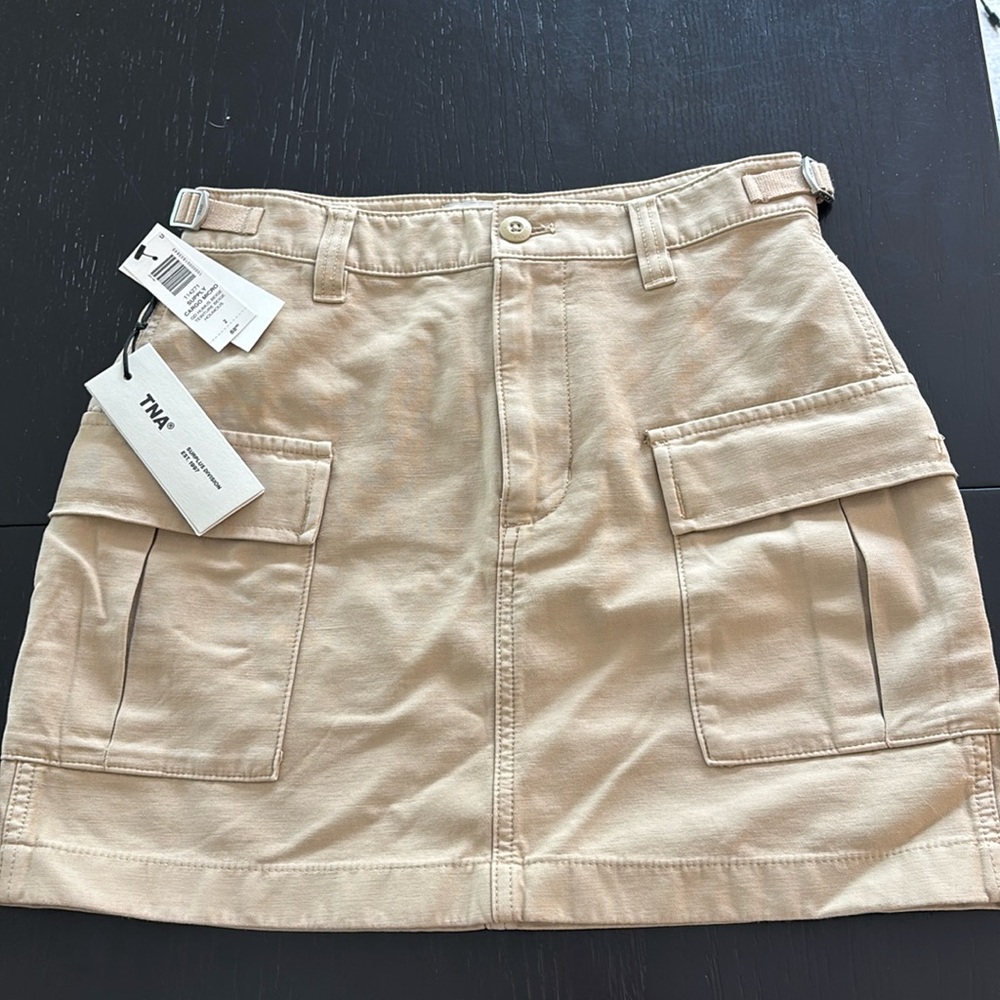 Aritzia Tna cargo skirt